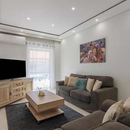 Spacious And Modern Flat For 4 Atina Dış mekan fotoğraf
